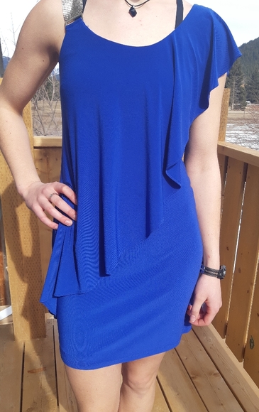 Le Chateau party dress - Picture 2 of 4